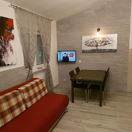 Apartments Marina โตรกีร์ ภายนอก รูปภาพ