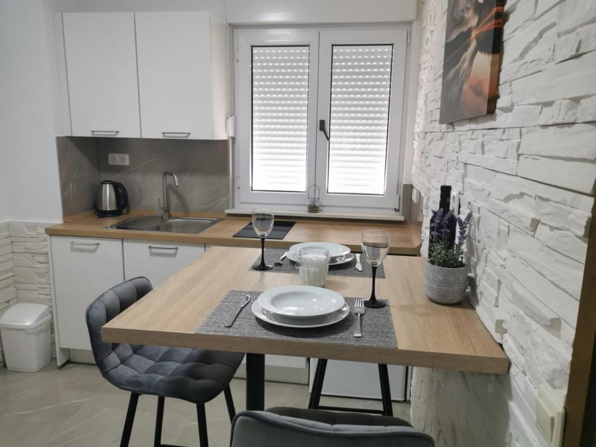 Apartments Marina โตรกีร์ ภายนอก รูปภาพ