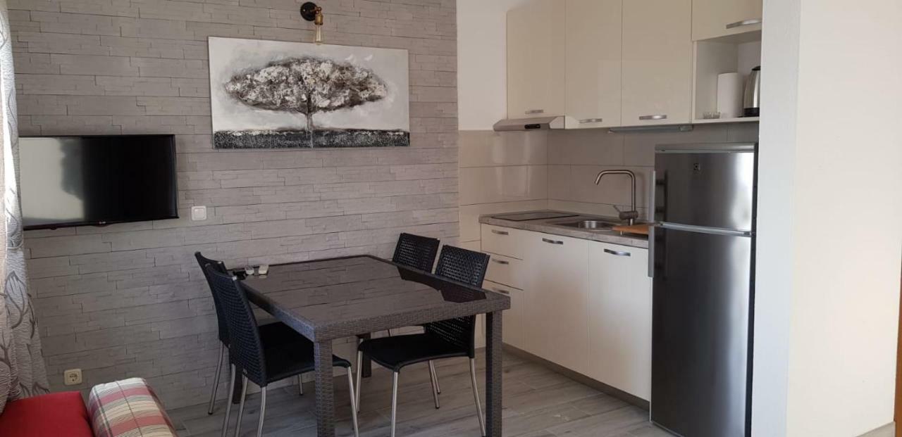 Apartments Marina โตรกีร์ ภายนอก รูปภาพ