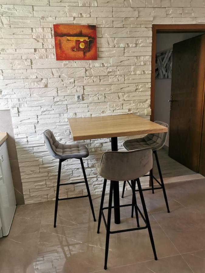 Apartments Marina โตรกีร์ ภายนอก รูปภาพ