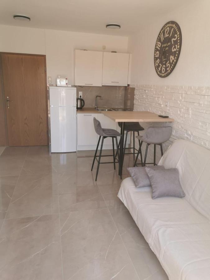 Apartments Marina โตรกีร์ ภายนอก รูปภาพ