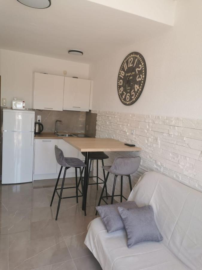 Apartments Marina โตรกีร์ ภายนอก รูปภาพ